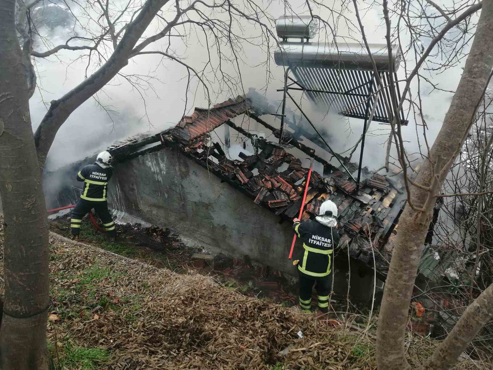 tokatta-sobadan-cikan-kivilcim-evi-kul-etti