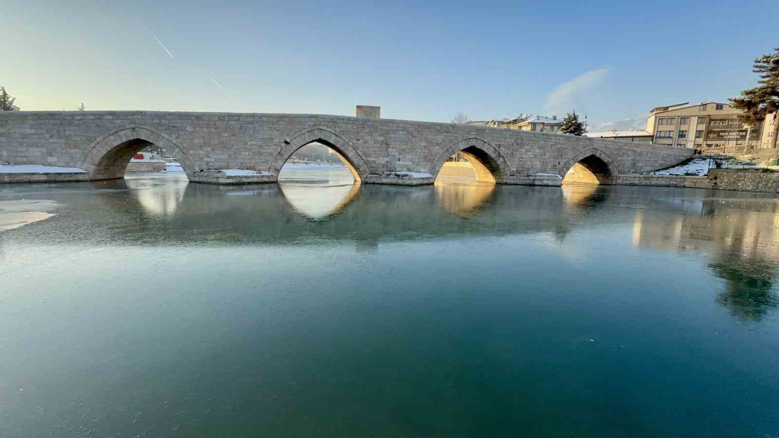 tokatta-son-yuzyilin-en-sert-ocak-ayi-yasandi-yesilirmakin-yuzeyi-dondu