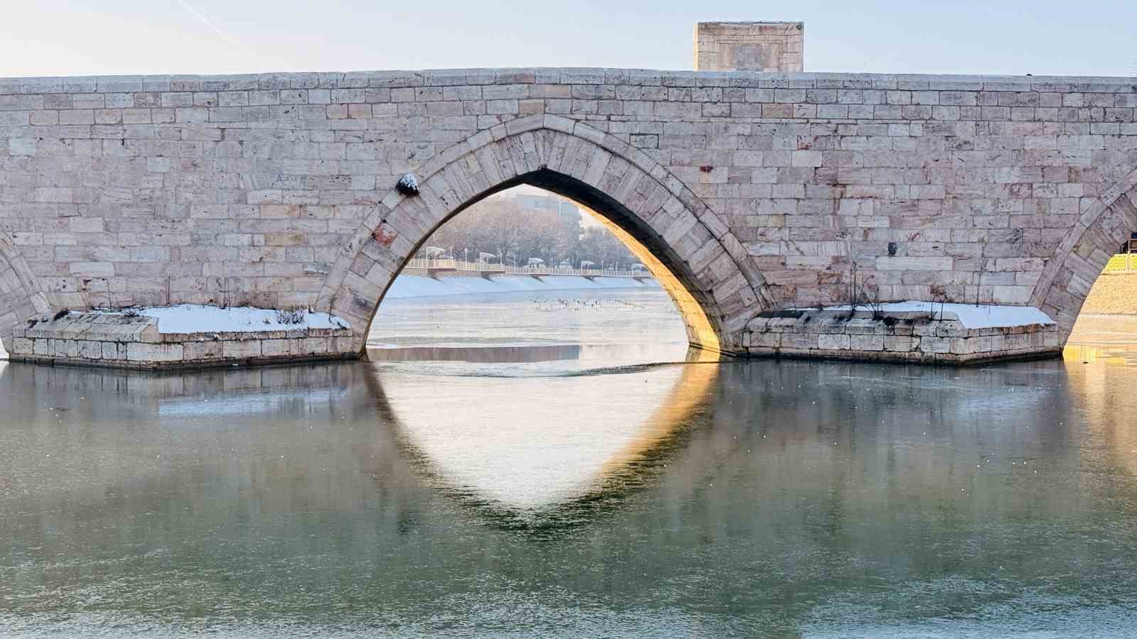 tokatta-son-yuzyilin-en-sert-ocak-ayi-yasandi-yesilirmakin-yuzeyi-dondu