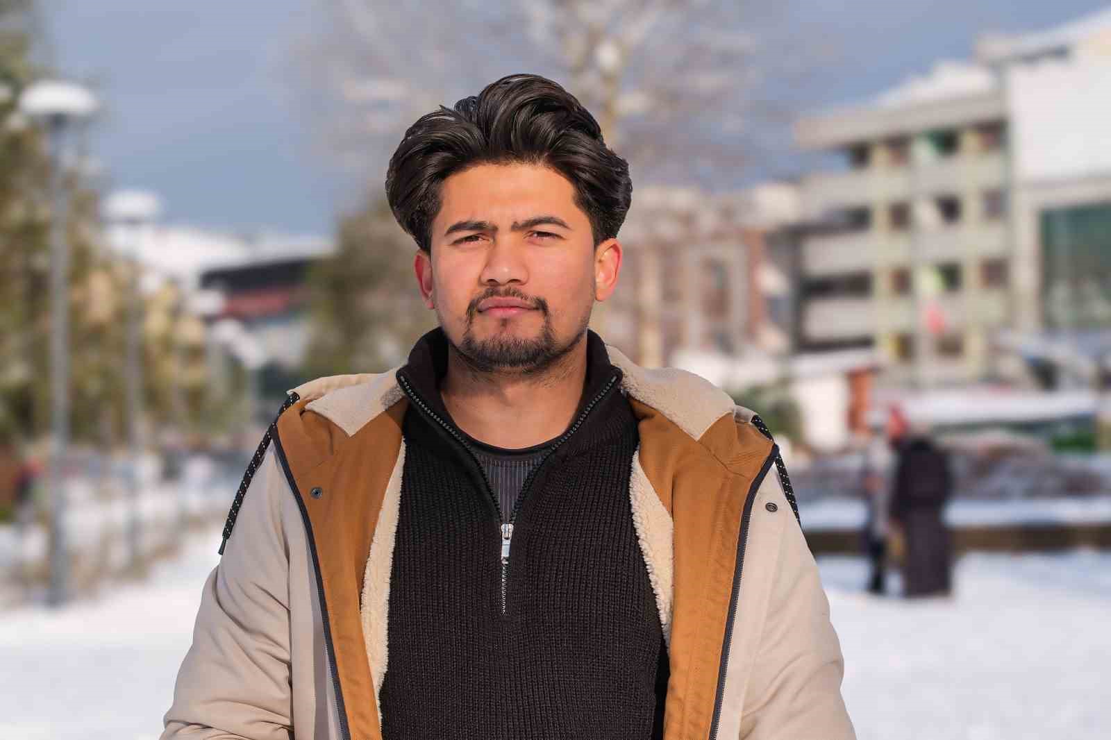 tropikal-misafirler-kar-yagisini-gorunce-mest-oldu