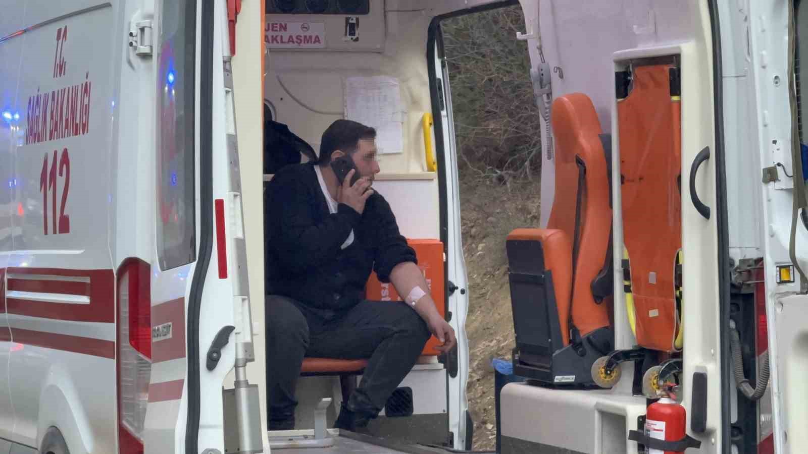 yabanci-ogrencileri-tasiyan-minibus-sarampole-uctu-17-yarali