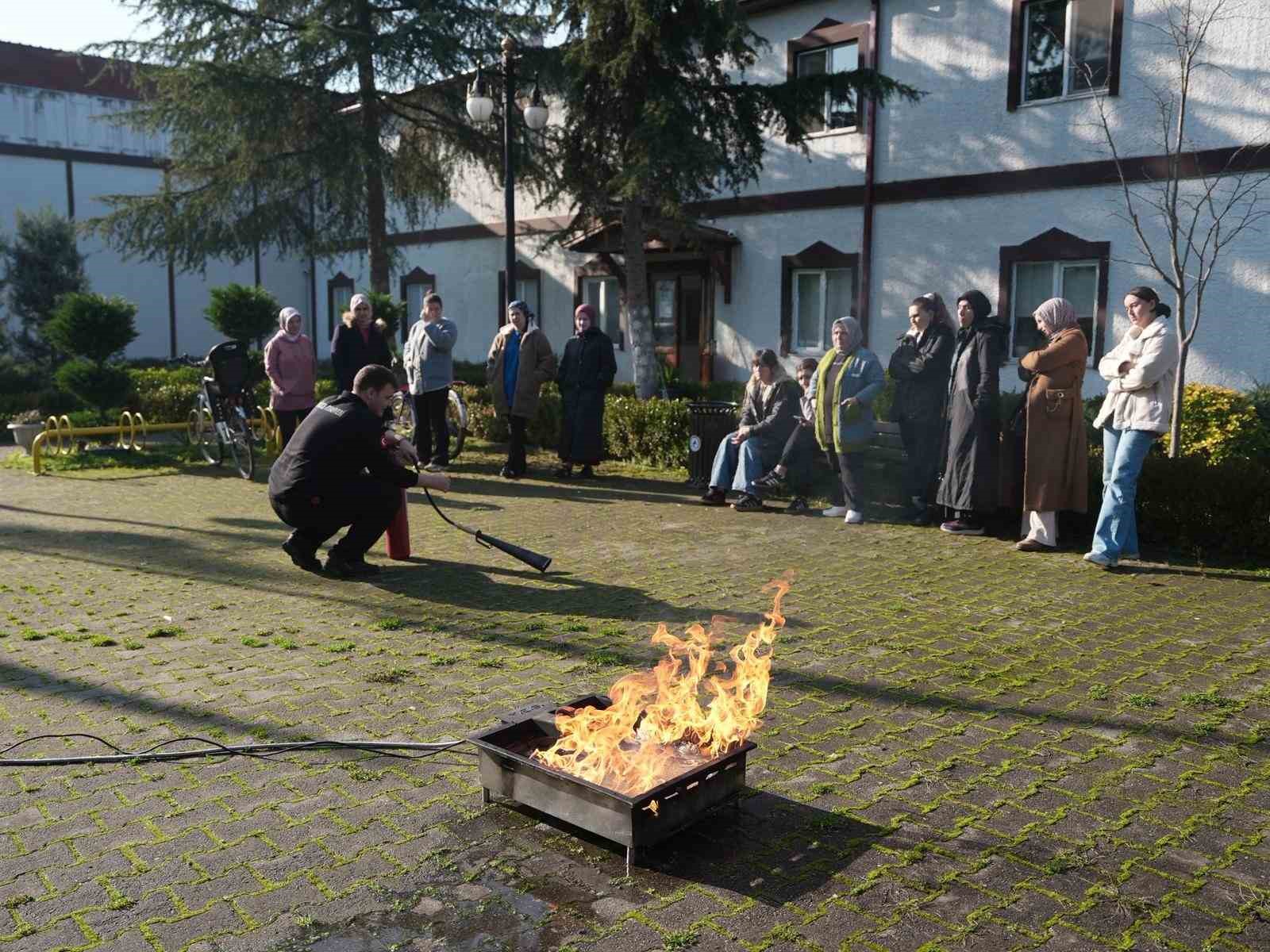 yangina-kadinlar-yangin-tupuyle-mudahale-etti