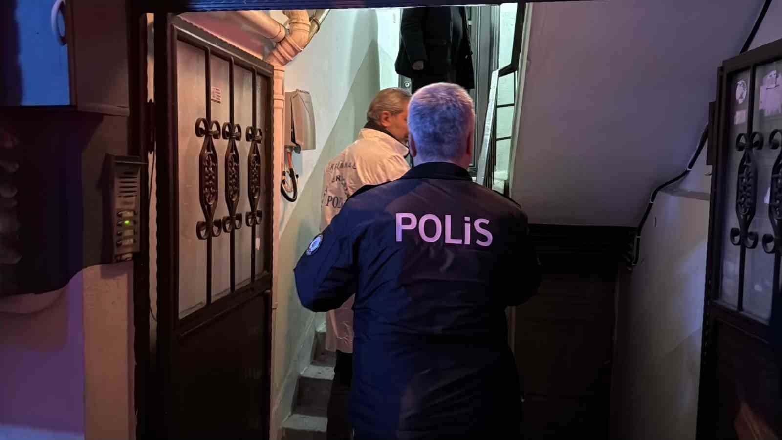 yasli-adam-apartmanin-merdiven-boslugunda-olu-bulundu