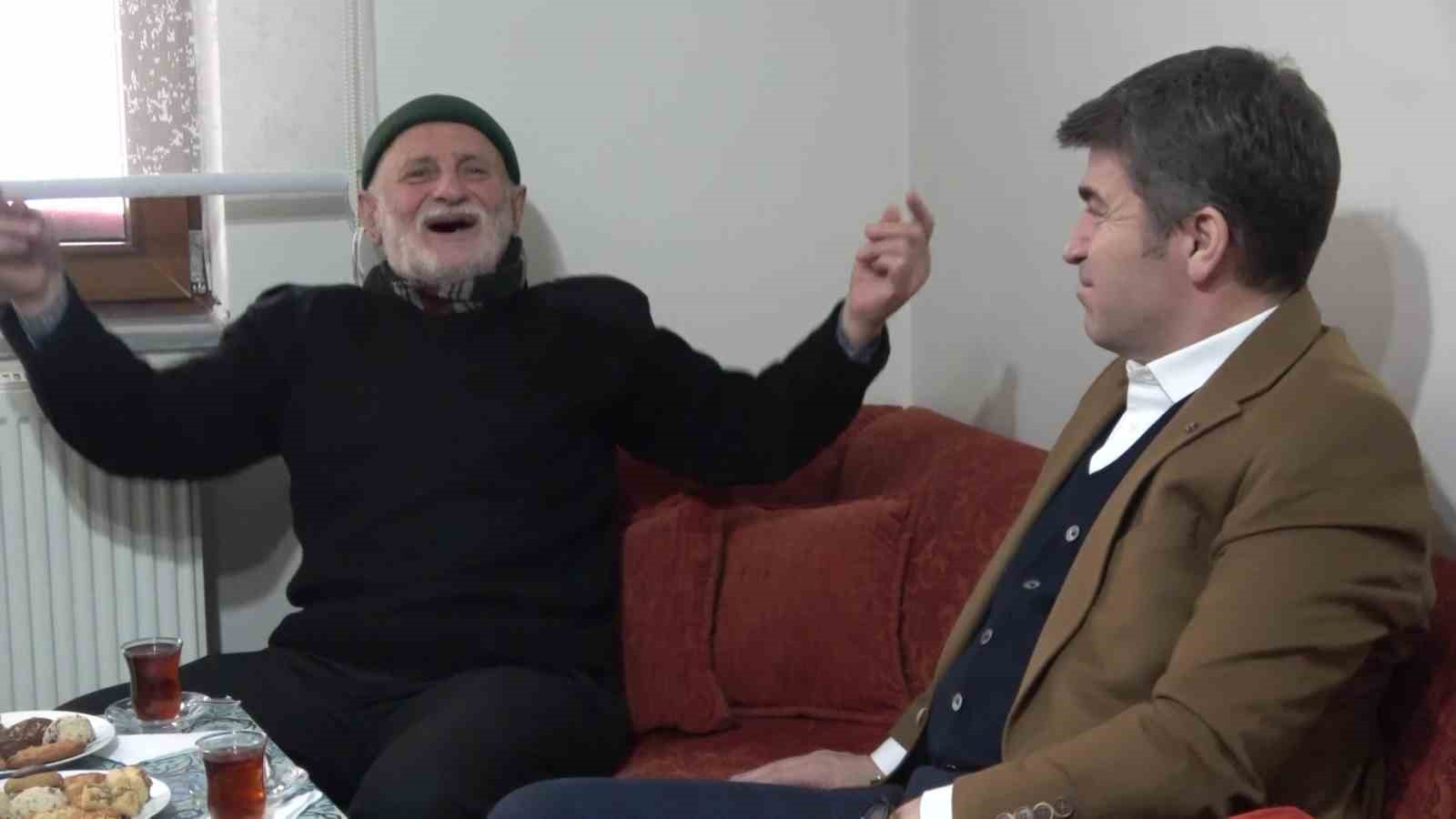 yemci-dede-20-yildir-sokaklardaki-guvercinleri-beslemeden-kahvalti-yapmiyor