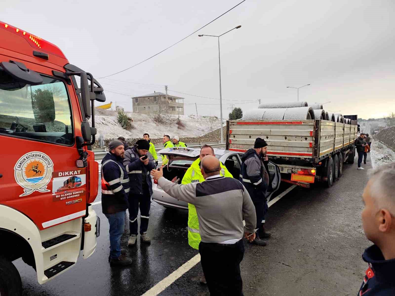 yolcu-midibusu-kazazede-aileye-carpti-1-olu-3-yarali