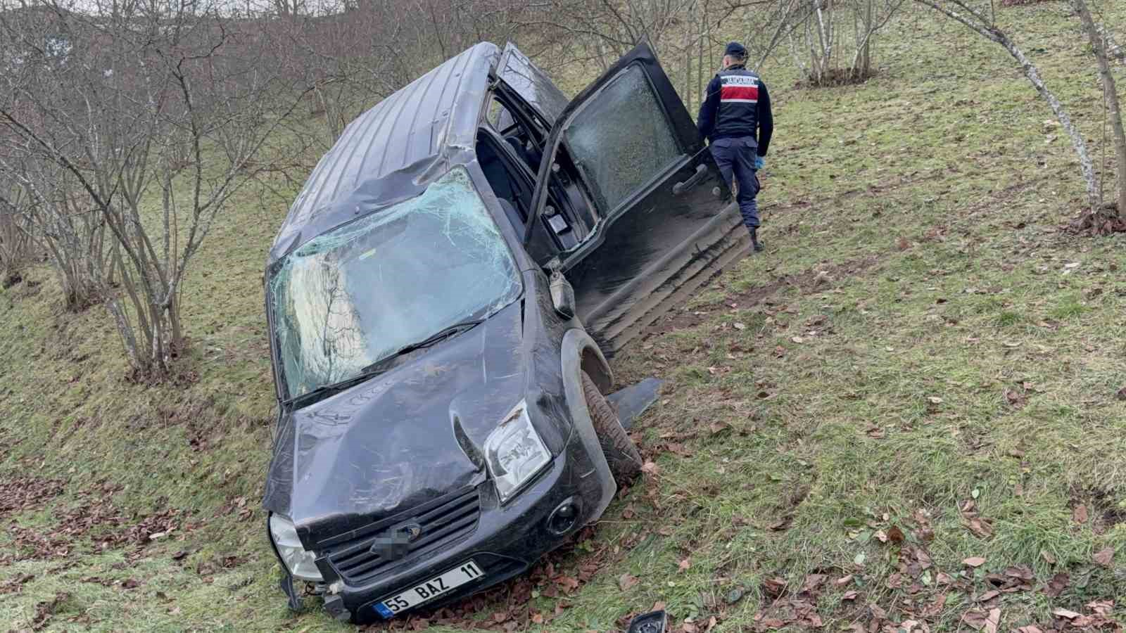 yoldan-cikan-arac-60-metrelik-ucuruma-yuvarlandi-1-olu-2-yarali