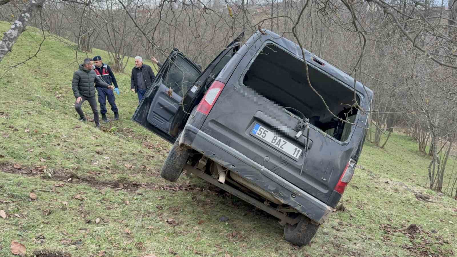 yoldan-cikan-arac-60-metrelik-ucuruma-yuvarlandi-1-olu-2-yarali