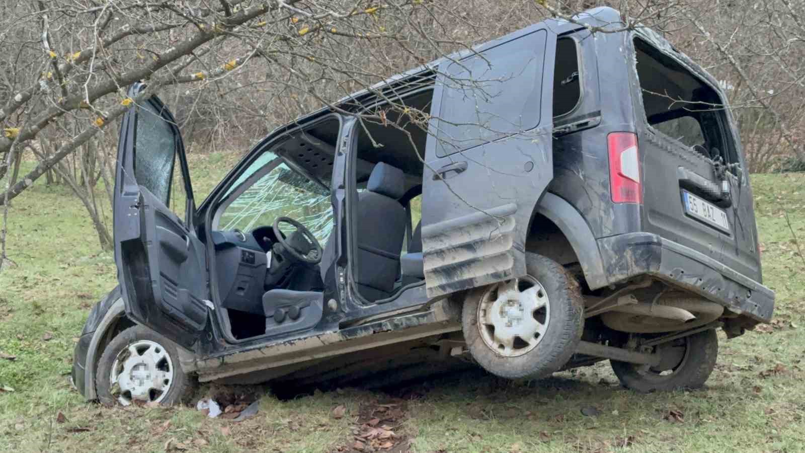 yoldan-cikan-arac-60-metrelik-ucuruma-yuvarlandi-1-olu-2-yarali