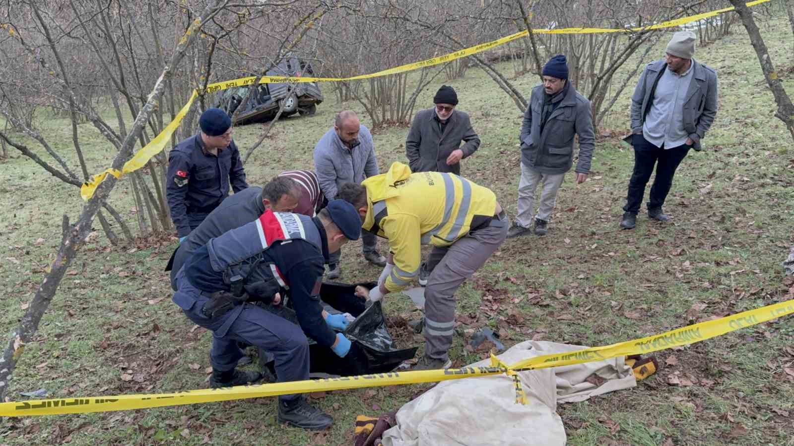 yoldan-cikan-arac-60-metrelik-ucuruma-yuvarlandi-1-olu-2-yarali