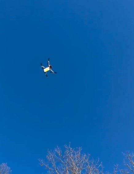 yolu-kapanan-koydeki-yasli-adamin-ilaclari-dronla-ulastirildi