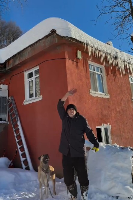 yolu-kapanan-koydeki-yasli-adamin-ilaclari-dronla-ulastirildi