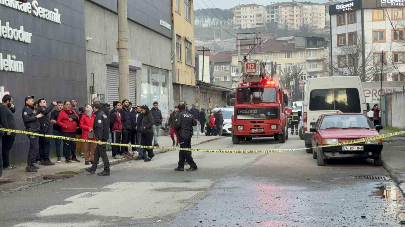 6-kisinin-yasadigi-daire-alevlere-teslim-oldu