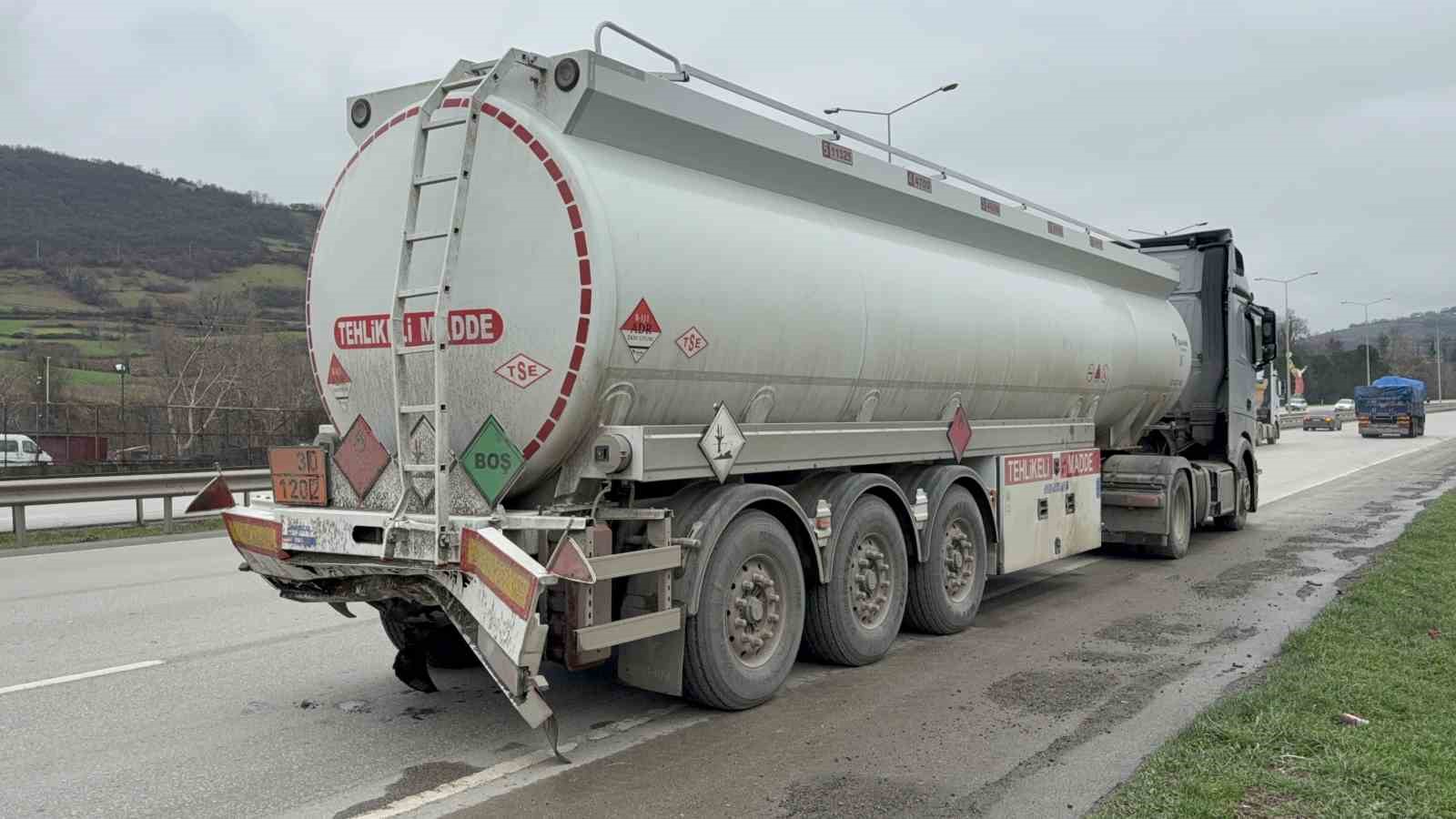 ailesine-veda-mesaji-atan-19-yasindaki-surucu-tankerle-carpisarak-hayatini-kaybetti