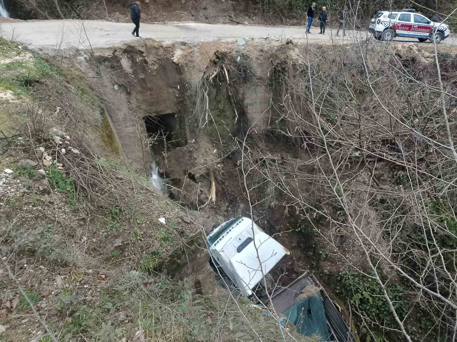 alaplida-kamyon-sarampole-uctu