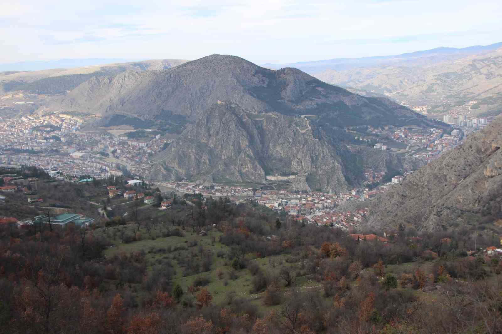 amasyanin-daglarinda-cicekler-acmaya-basladi-anadoludaki-bitkiler-milli-servet