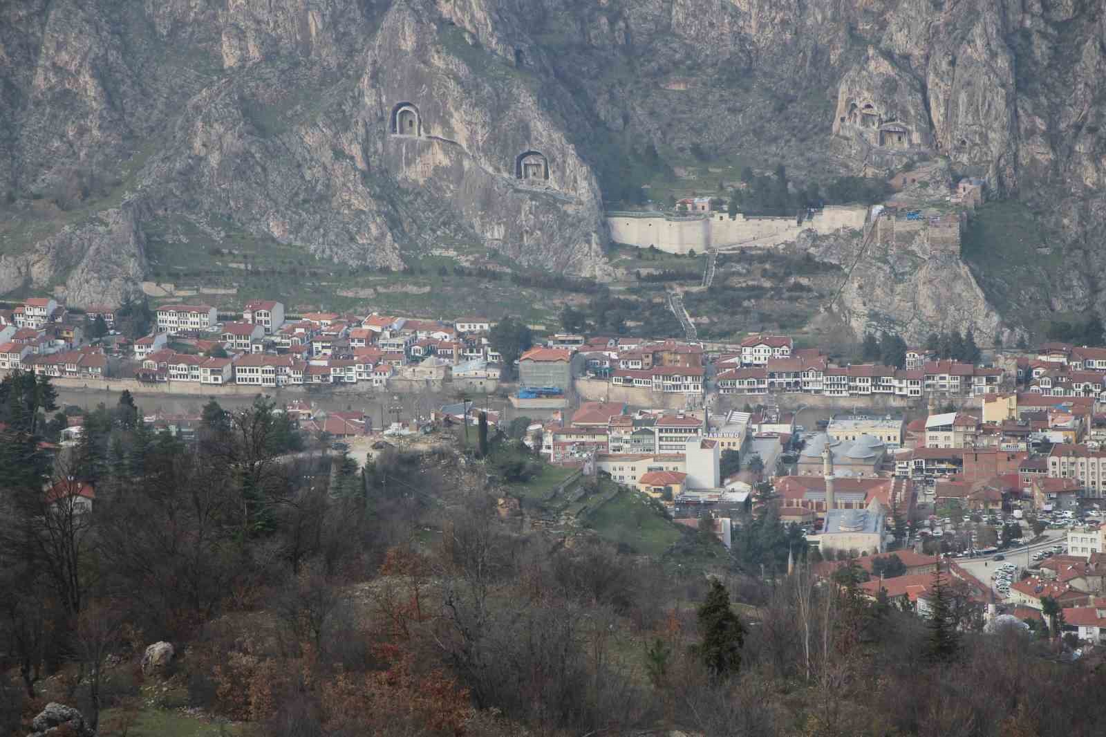 amasyanin-daglarinda-cicekler-acmaya-basladi-anadoludaki-bitkiler-milli-servet