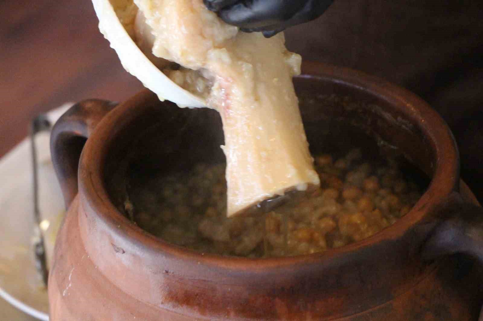 amasyanin-tescilli-lezzeti-tas-firin-keskegi-pismesi-12-saat-suruyor