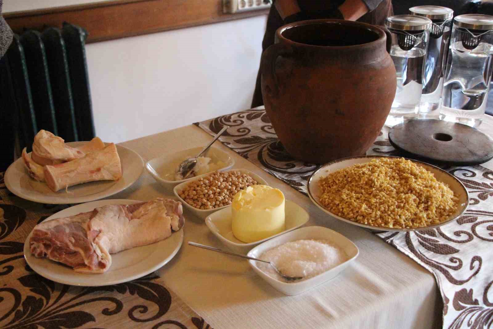 amasyanin-tescilli-lezzeti-tas-firin-keskegi-pismesi-12-saat-suruyor