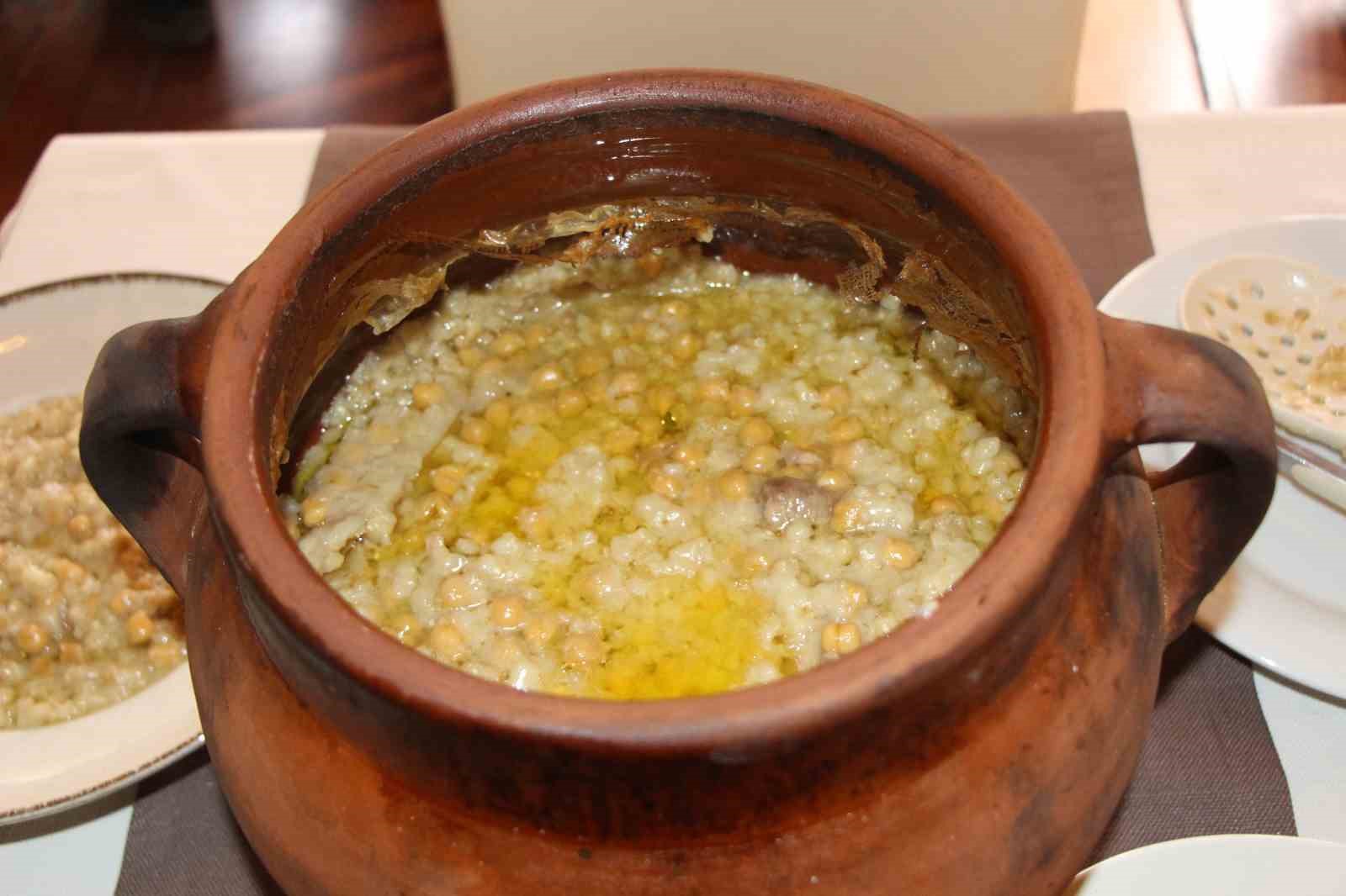 amasyanin-tescilli-lezzeti-tas-firin-keskegi-pismesi-12-saat-suruyor