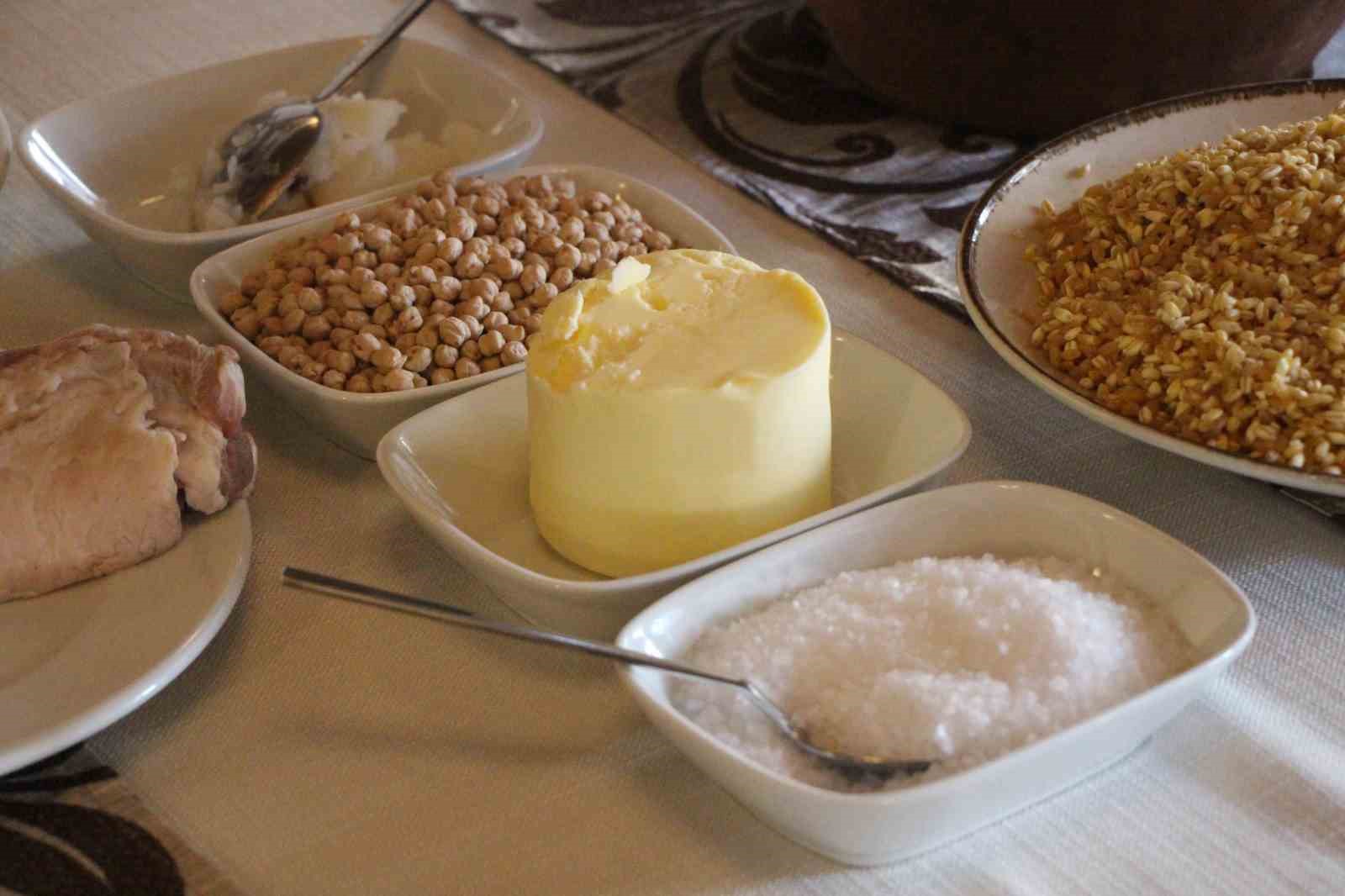 amasyanin-tescilli-lezzeti-tas-firin-keskegi-pismesi-12-saat-suruyor