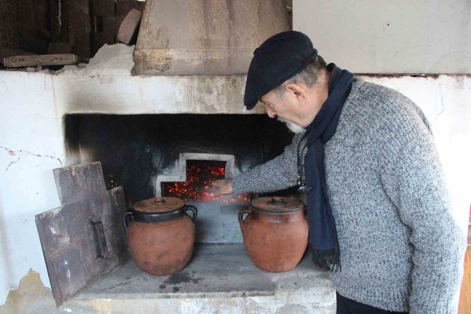 amasyanin-tescilli-lezzeti-tas-firin-keskegi-pismesi-12-saat-suruyor