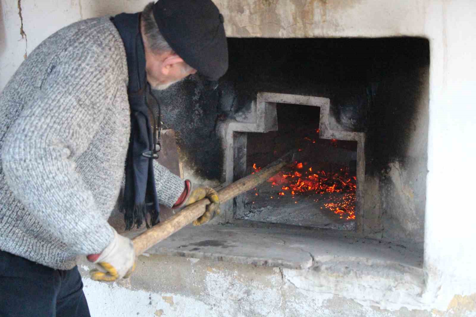 amasyanin-tescilli-lezzeti-tas-firin-keskegi-pismesi-12-saat-suruyor