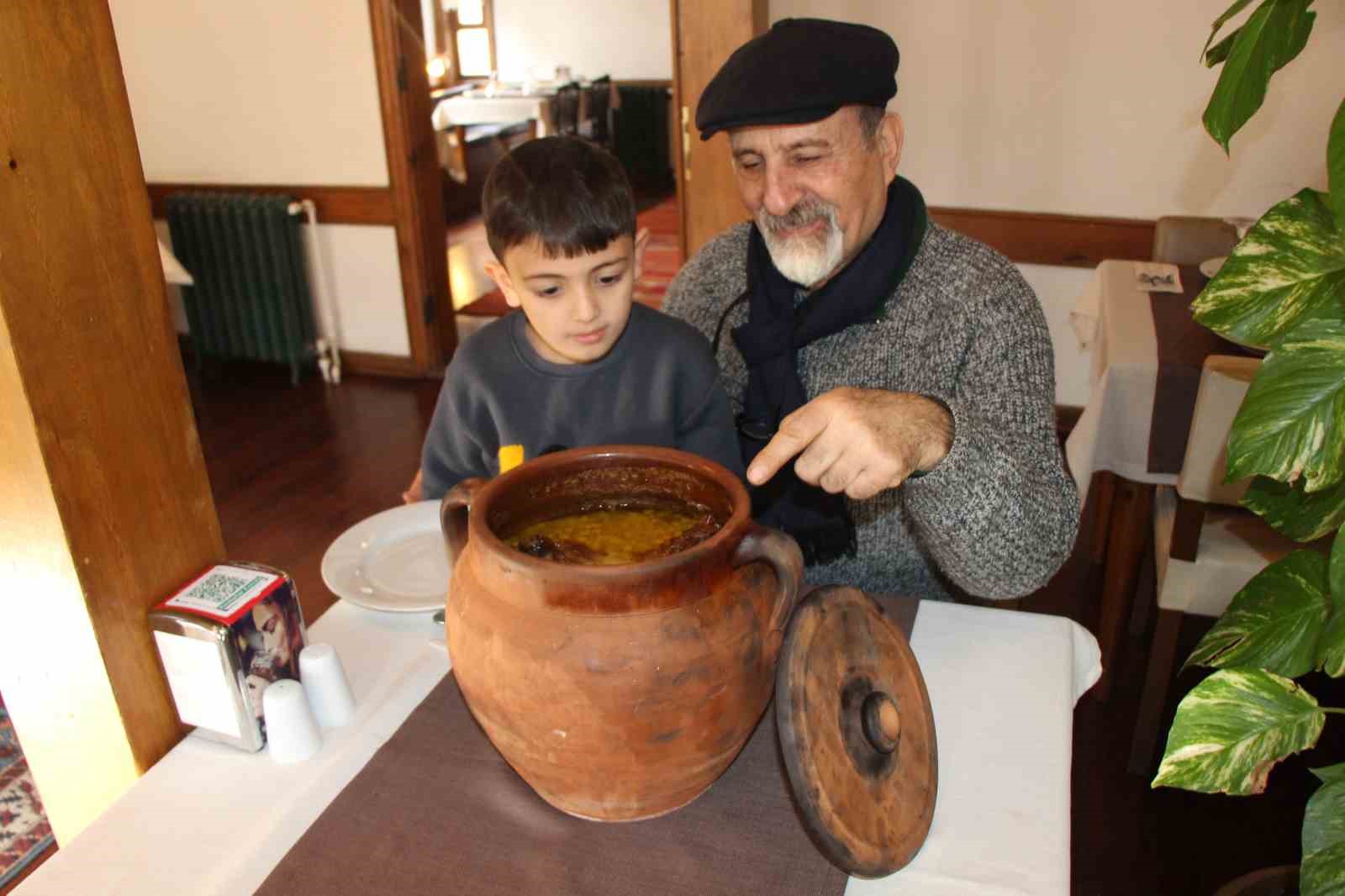 amasyanin-tescilli-lezzeti-tas-firin-keskegi-pismesi-12-saat-suruyor