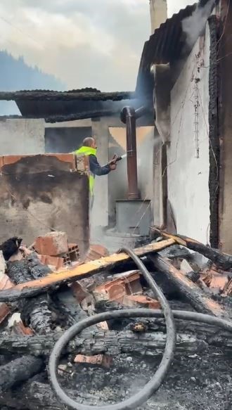 artvinde-cami-lojmaninda-yangin