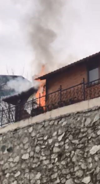 artvinde-taksi-duraginda-cikan-yangin-panige-neden-oldu