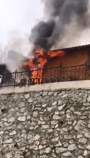 artvinde-taksi-duraginda-cikan-yangin-panige-neden-oldu