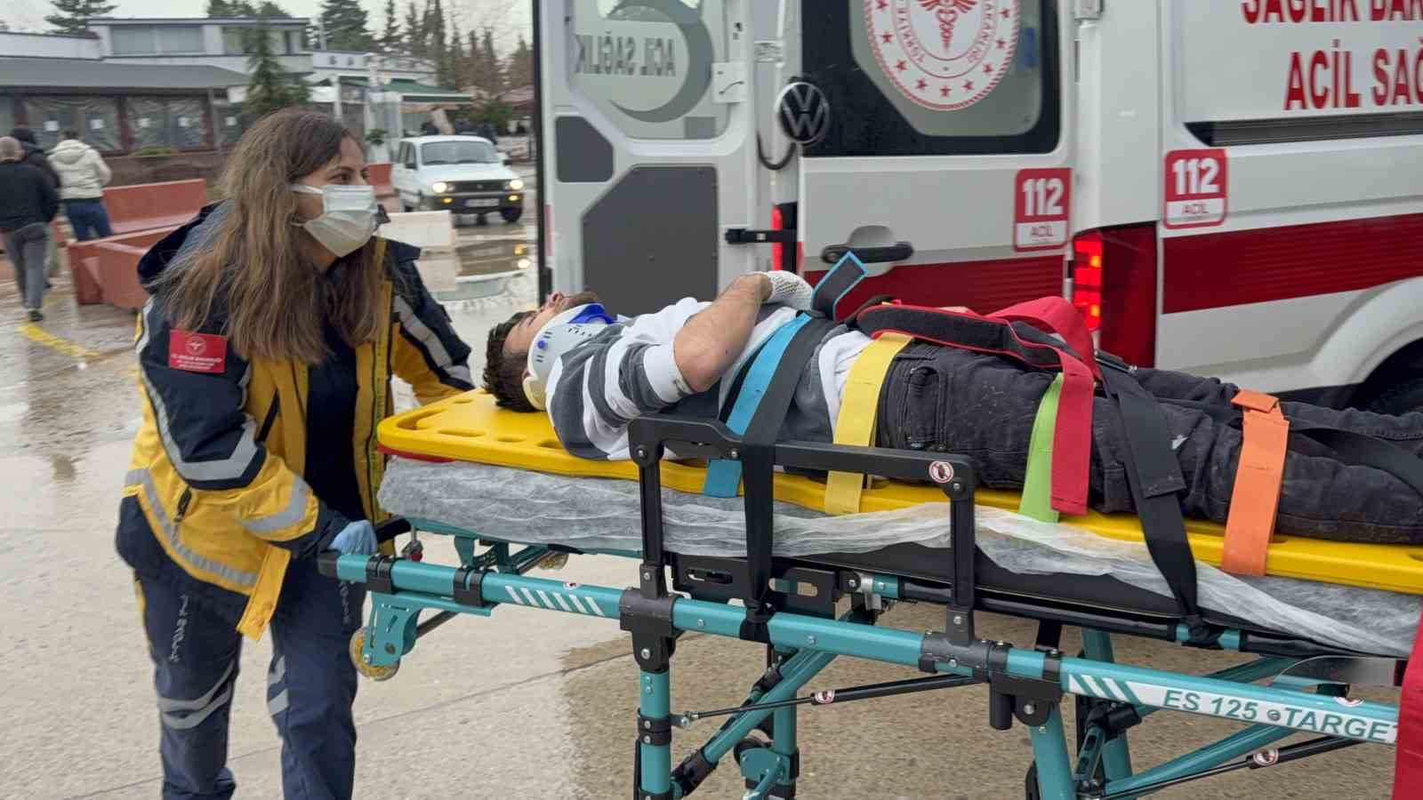 babasini-ameliyata-gotururken-yaptigi-kazada-oglu-yaralandi