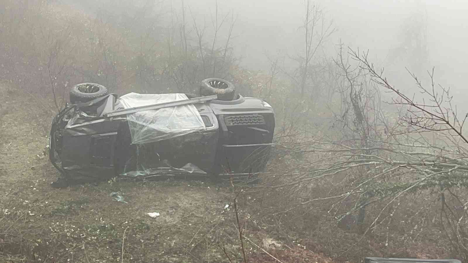 bartinda-siste-yoldan-cikan-arac-takla-atti-4-yarali