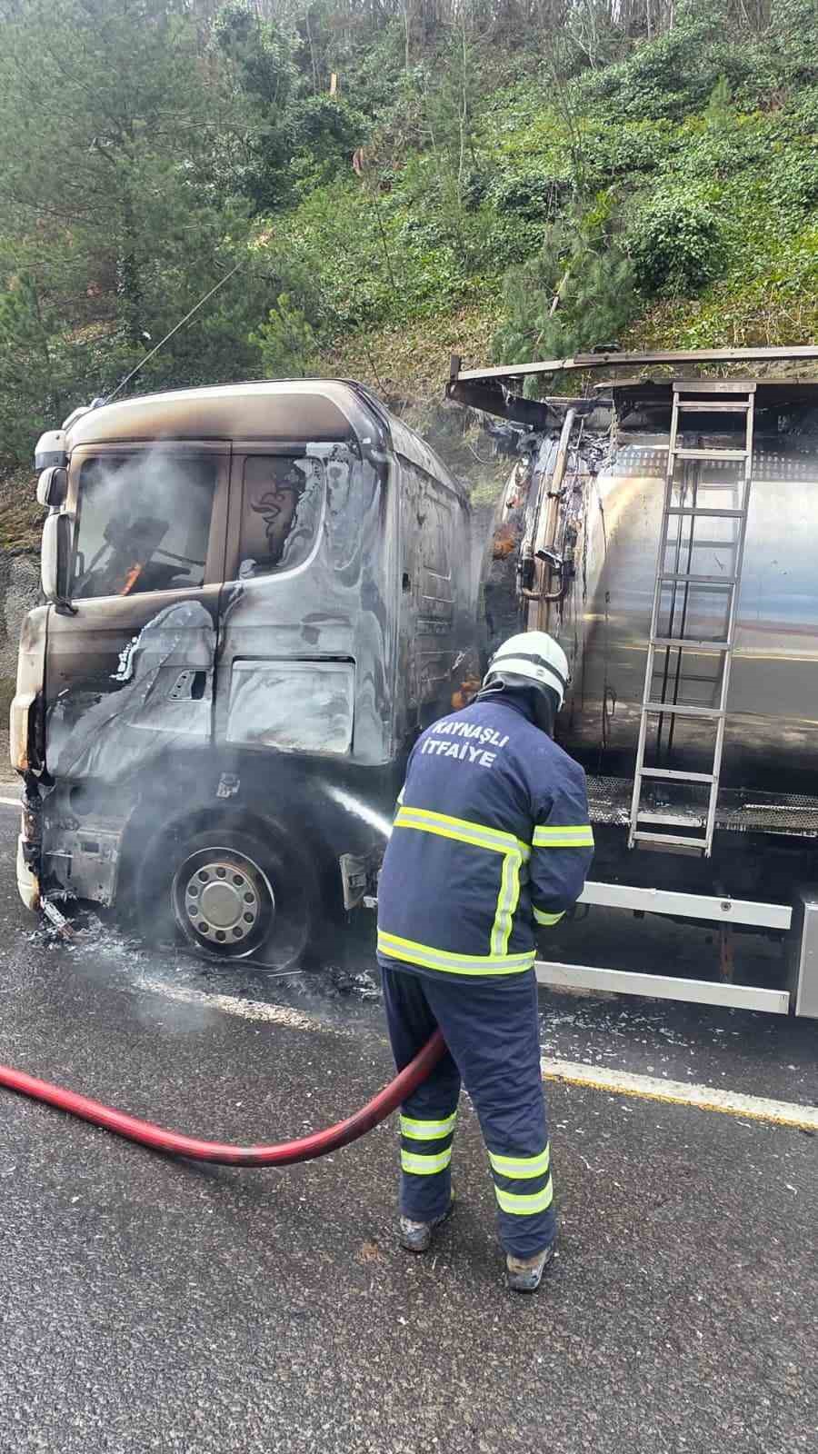 bolu-daginda-tanker-alev-alev-yandi