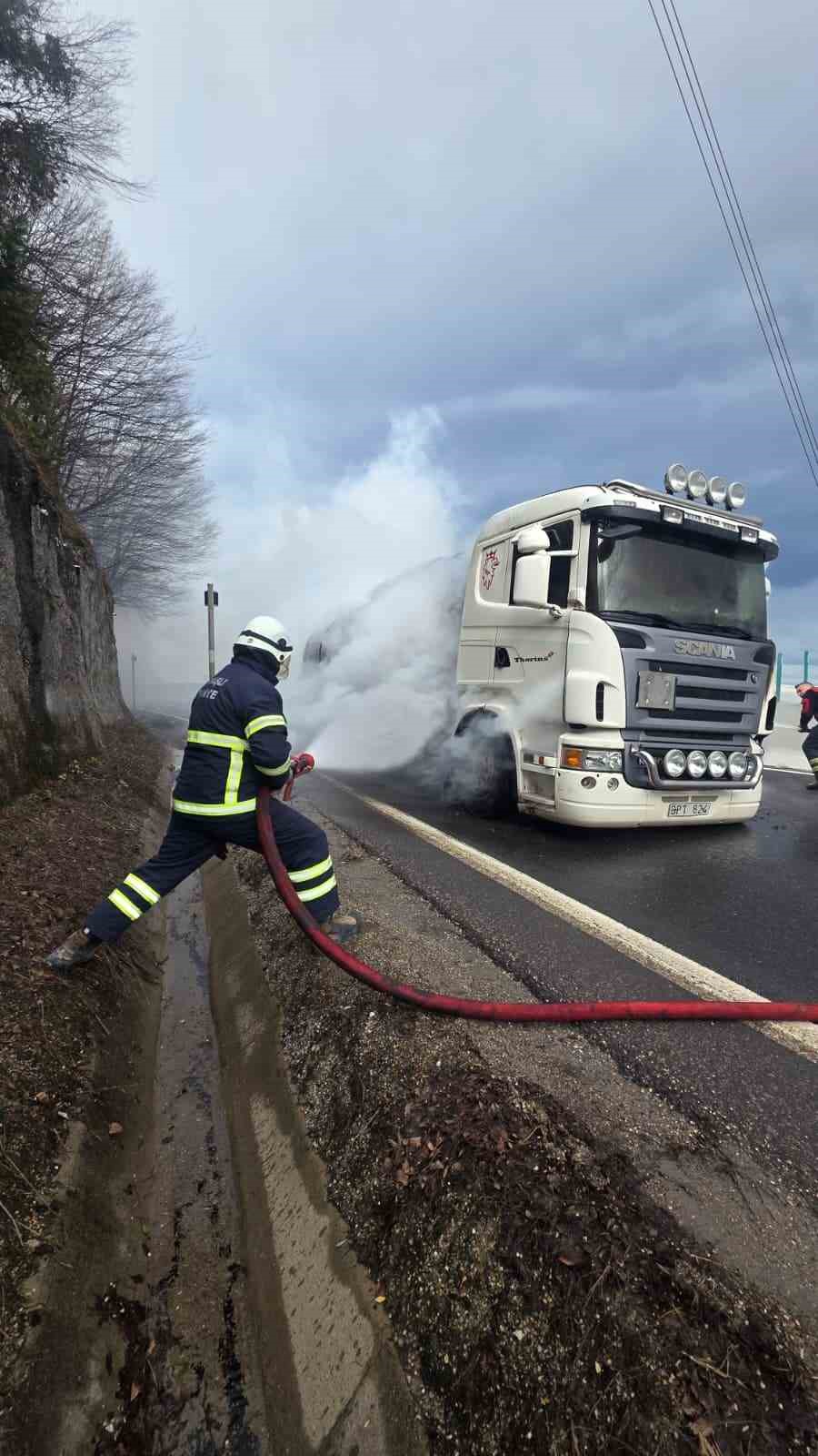 bolu-daginda-tanker-alev-alev-yandi