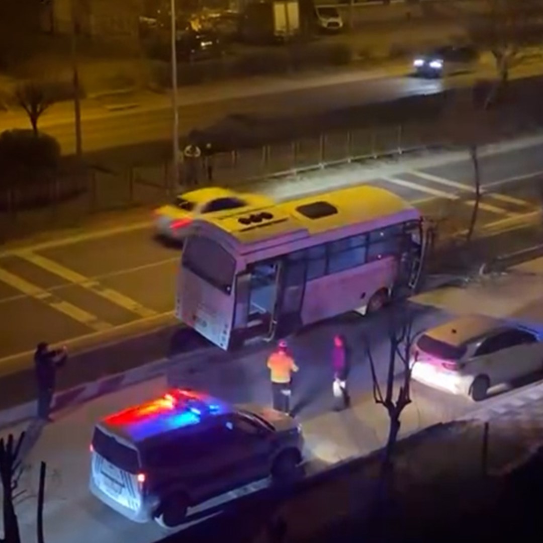 boluda-kontrolden-cikan-halk-otobusu-refuje-cikti-agaca-carparak-durabildi