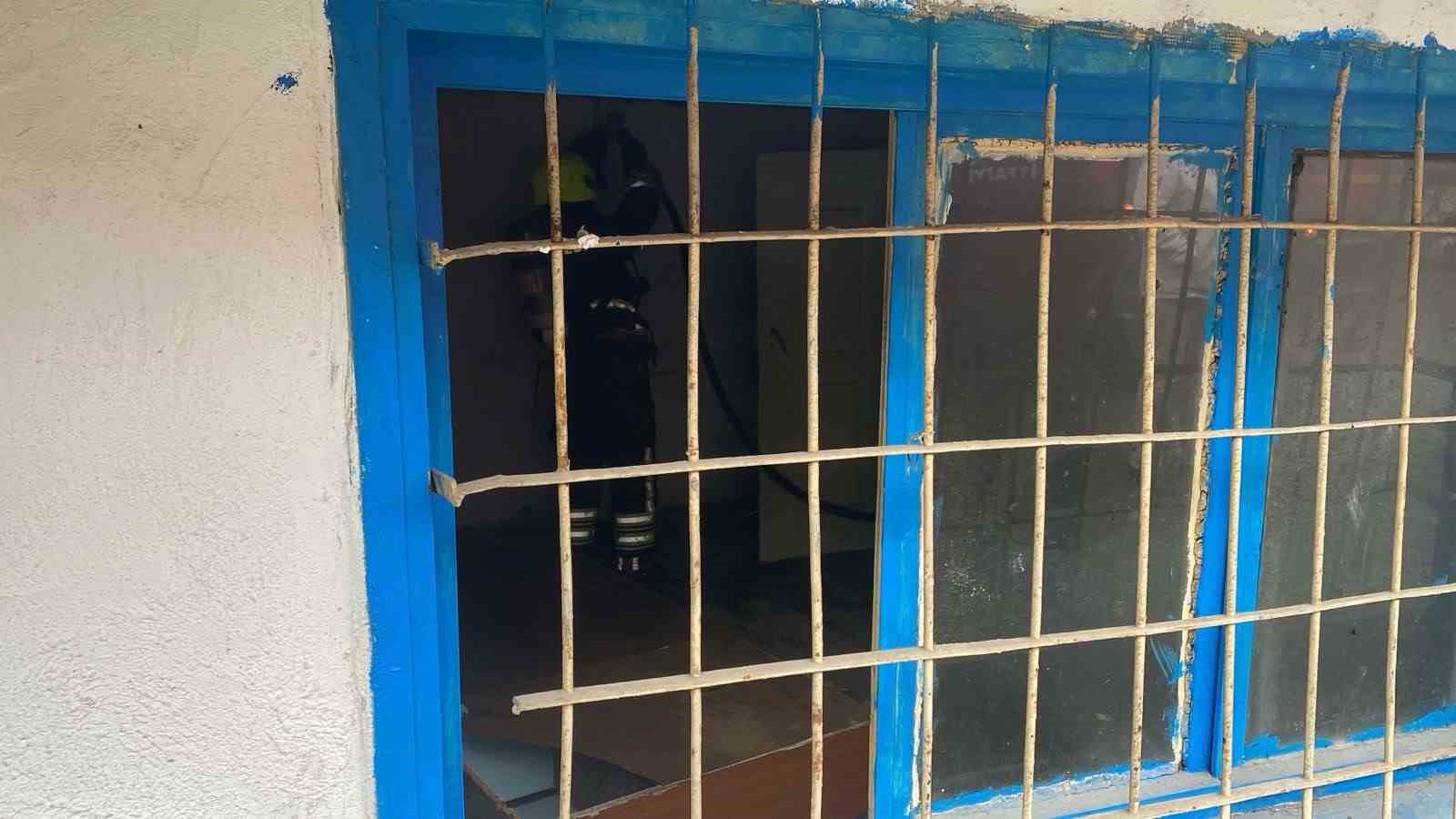 boluda-metruk-evde-yangin-panigi