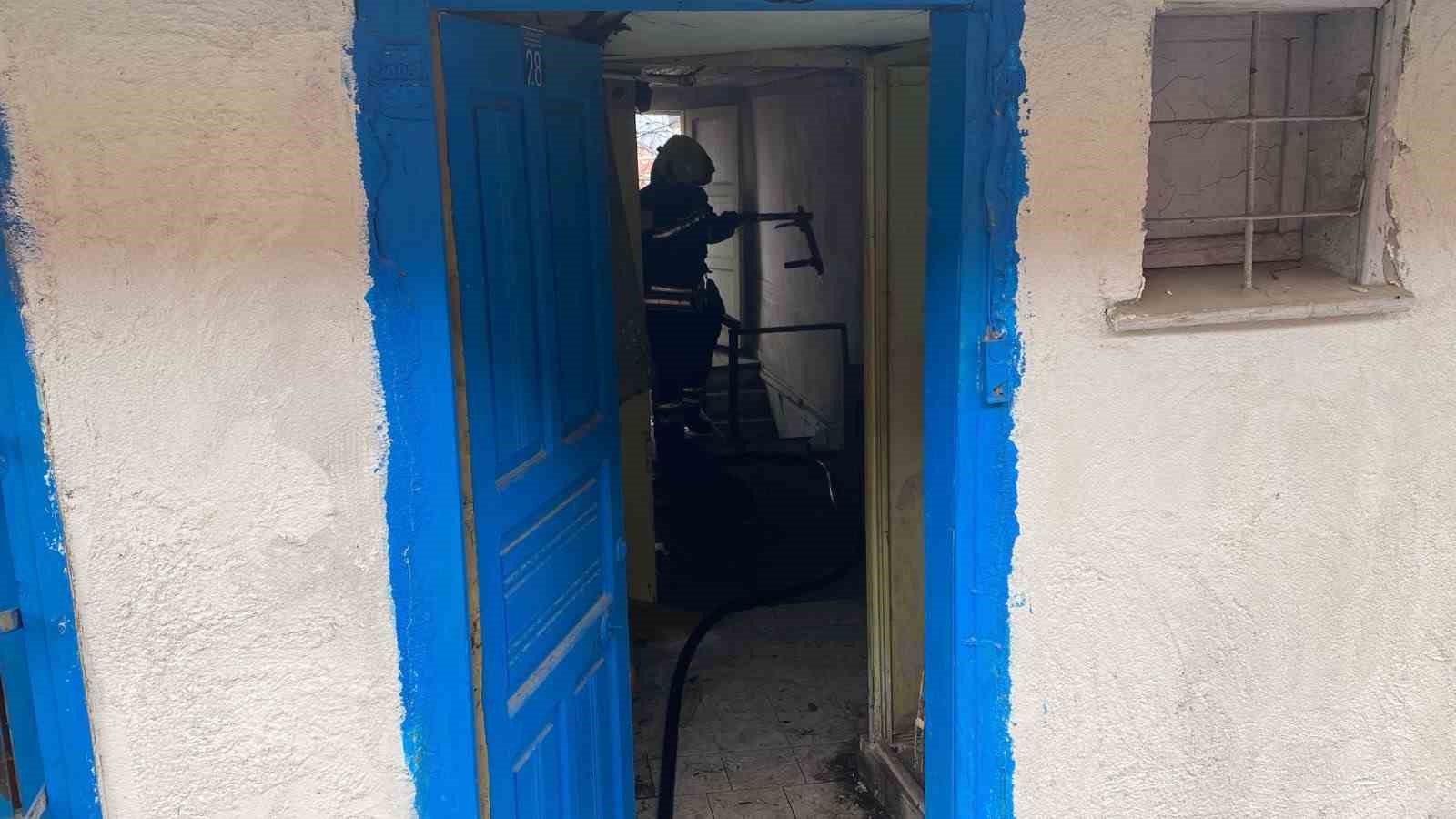 boluda-metruk-evde-yangin-panigi