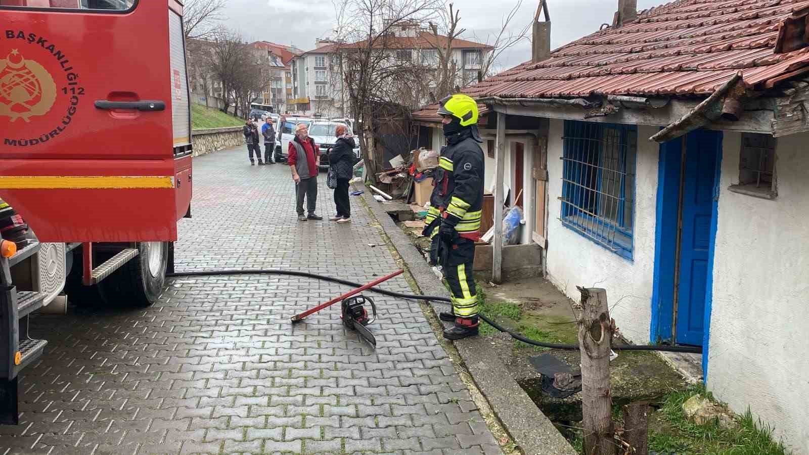 boluda-metruk-evde-yangin-panigi