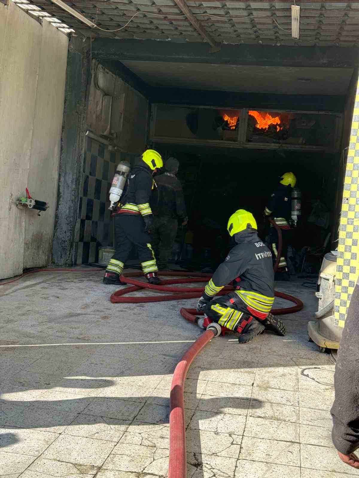 boluda-oto-kuafor-dukkaninda-cikan-yangin-panige-neden-oldu