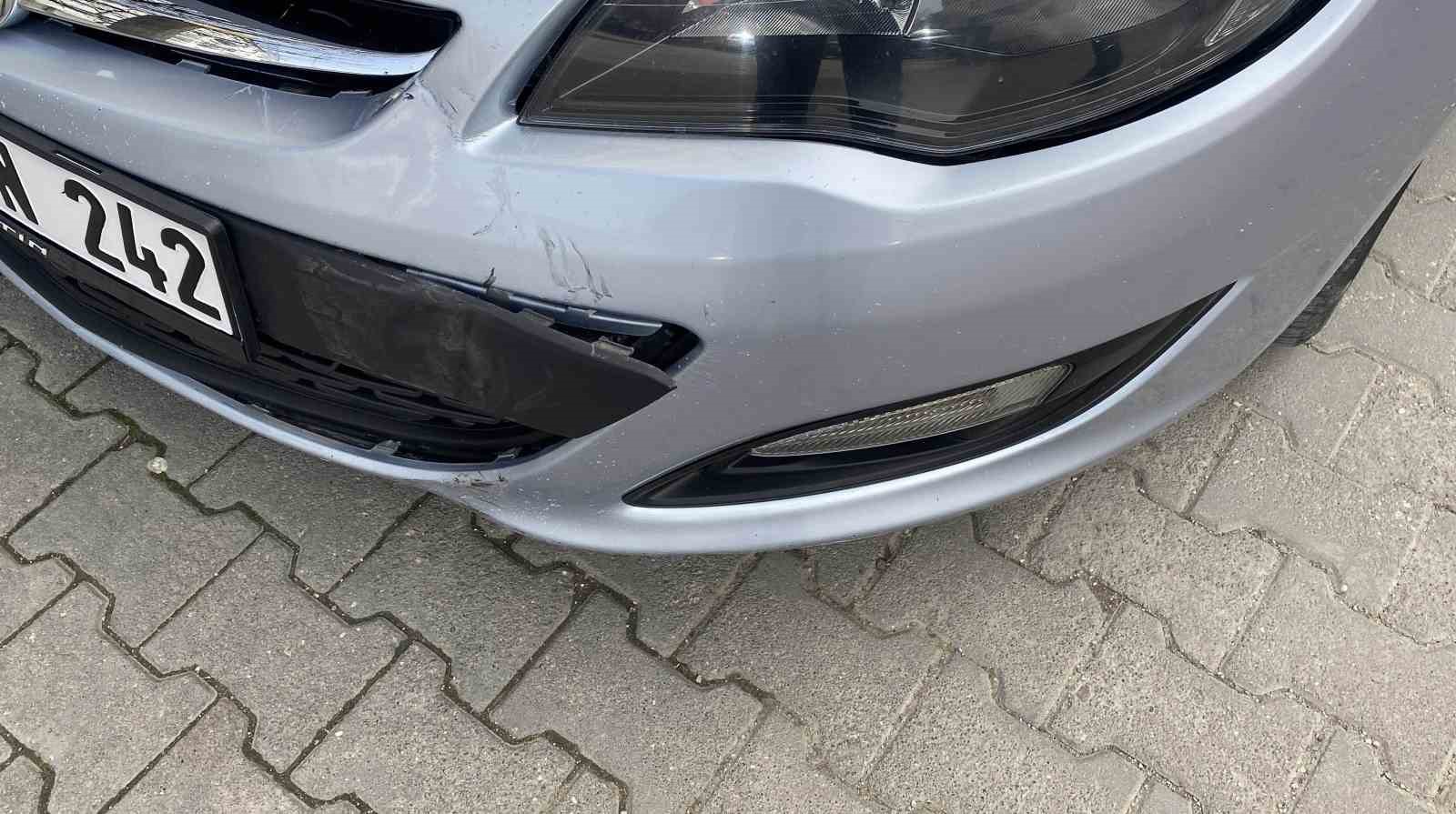 boluda-otomobille-motosiklet-kafa-kafaya-carpisti-1-yarali