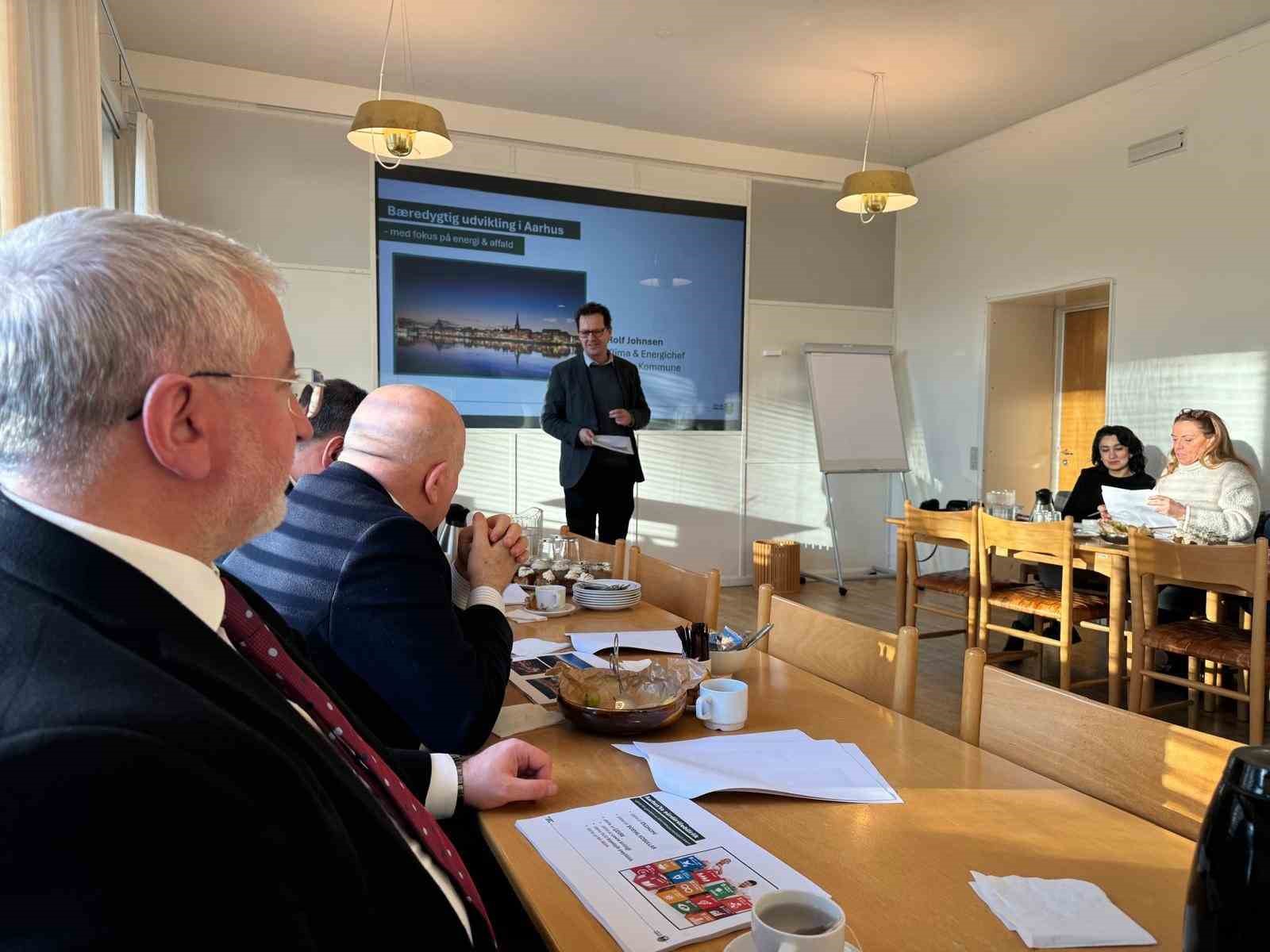 corum-belediye-baskani-asgin-cevreci-enerji-sistemlerini-danimarkada-inceledi