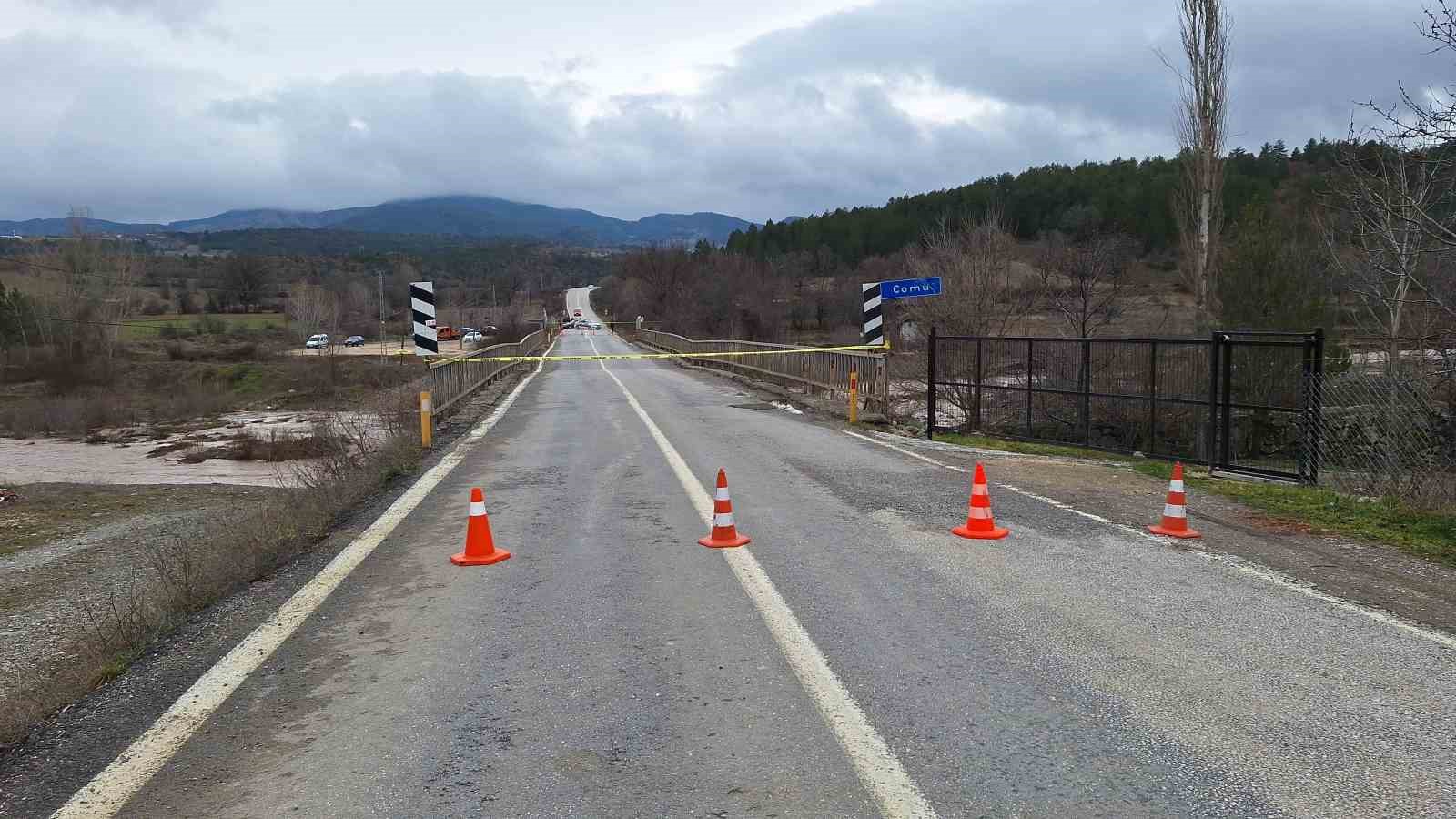 corumda-ayagi-yikilan-kopru-ulasima-kapatildi