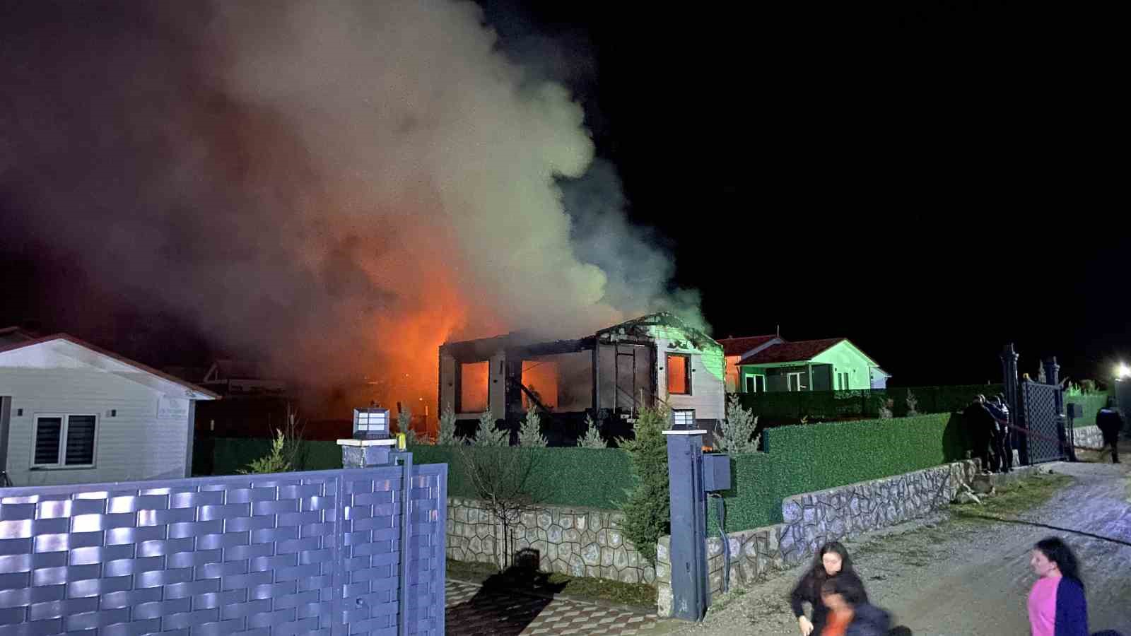 corumda-bag-evi-alevlere-teslim-oldu