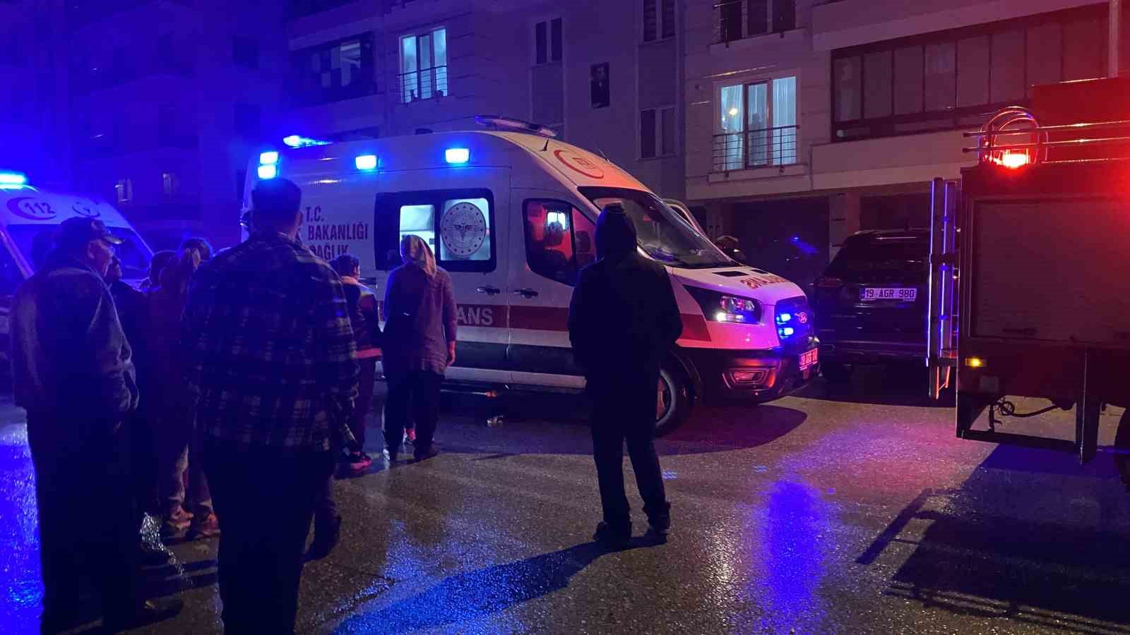 corumda-ev-yangini-mahsur-kalan-aileyi-itfaiye-kurtardi