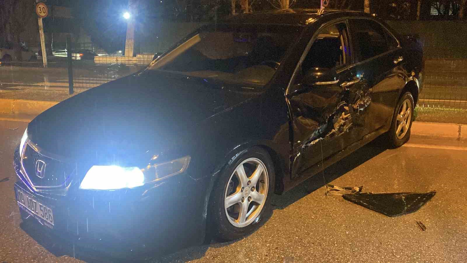 corumda-iki-otomobil-carpisti-anne-ve-oglu-yaralandi