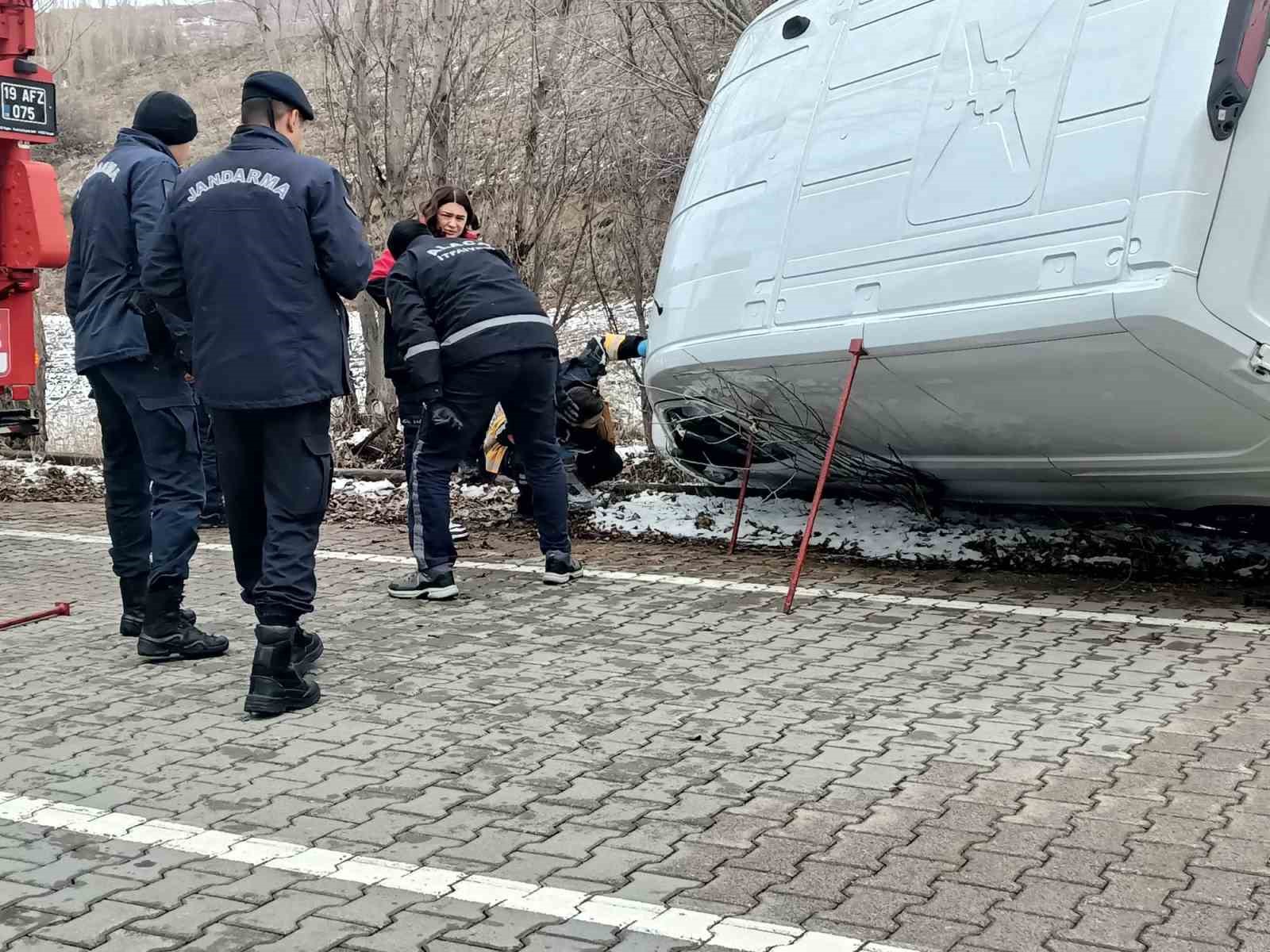 corumda-panelvan-arac-yan-yatti-1-yarali