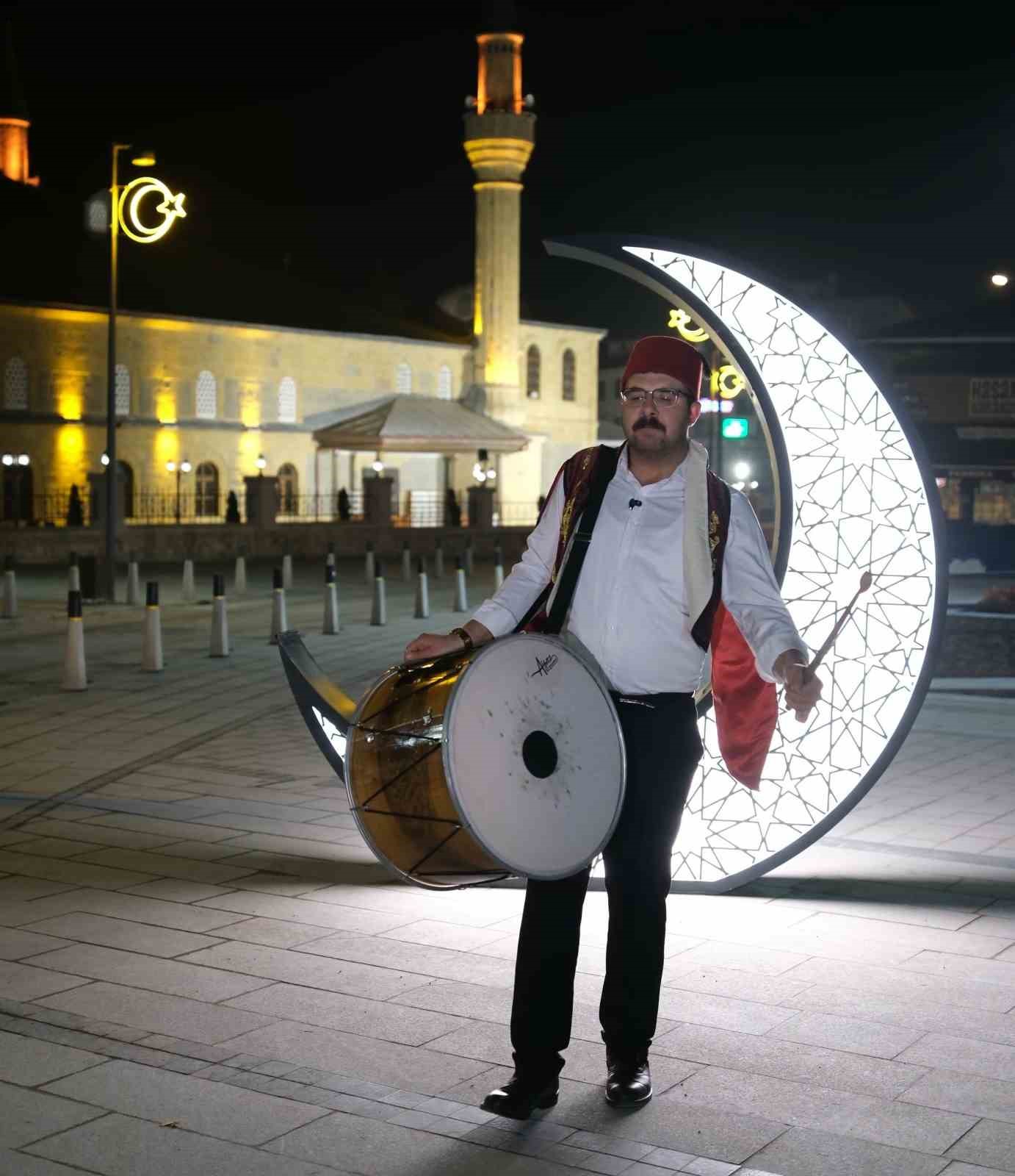 corumda-ramazan-davulu-gelenegi-cumartesi-geceleri-yasatilacak