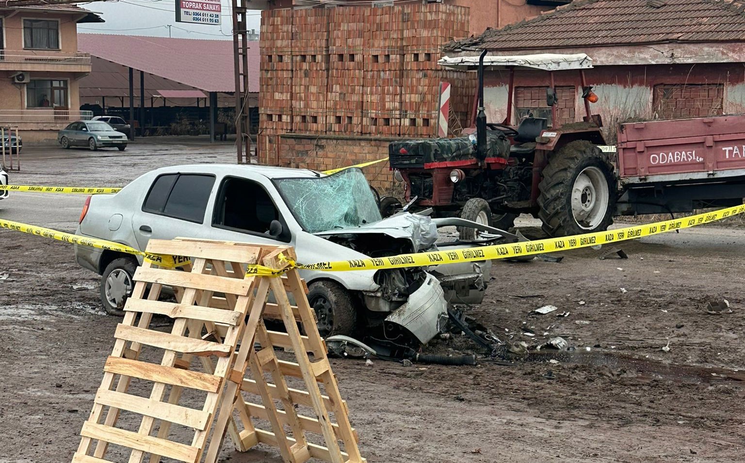 corumda-traktor-otomobille-carpisti-1-olu-2-yarali