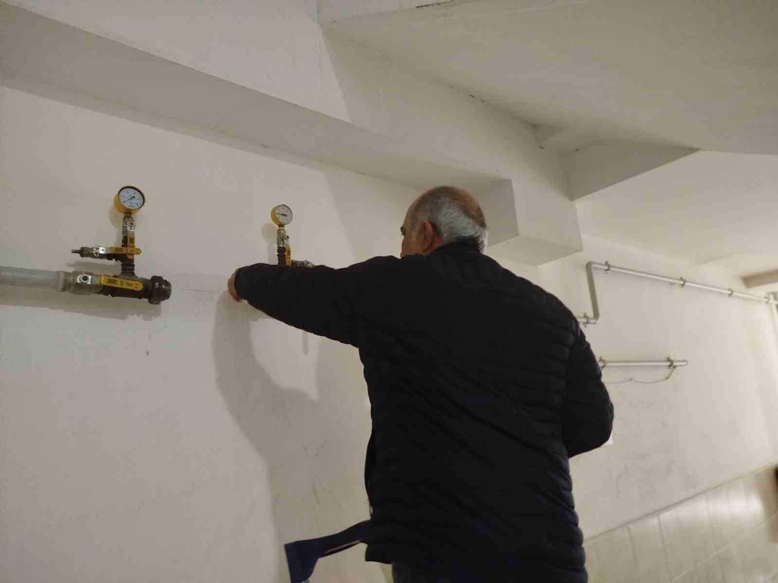 dogalgaz-hattina-su-borusunu-bagladilar-vatandaslar-hem-susuz-hem-de-dogal-gazsiz-kaldi