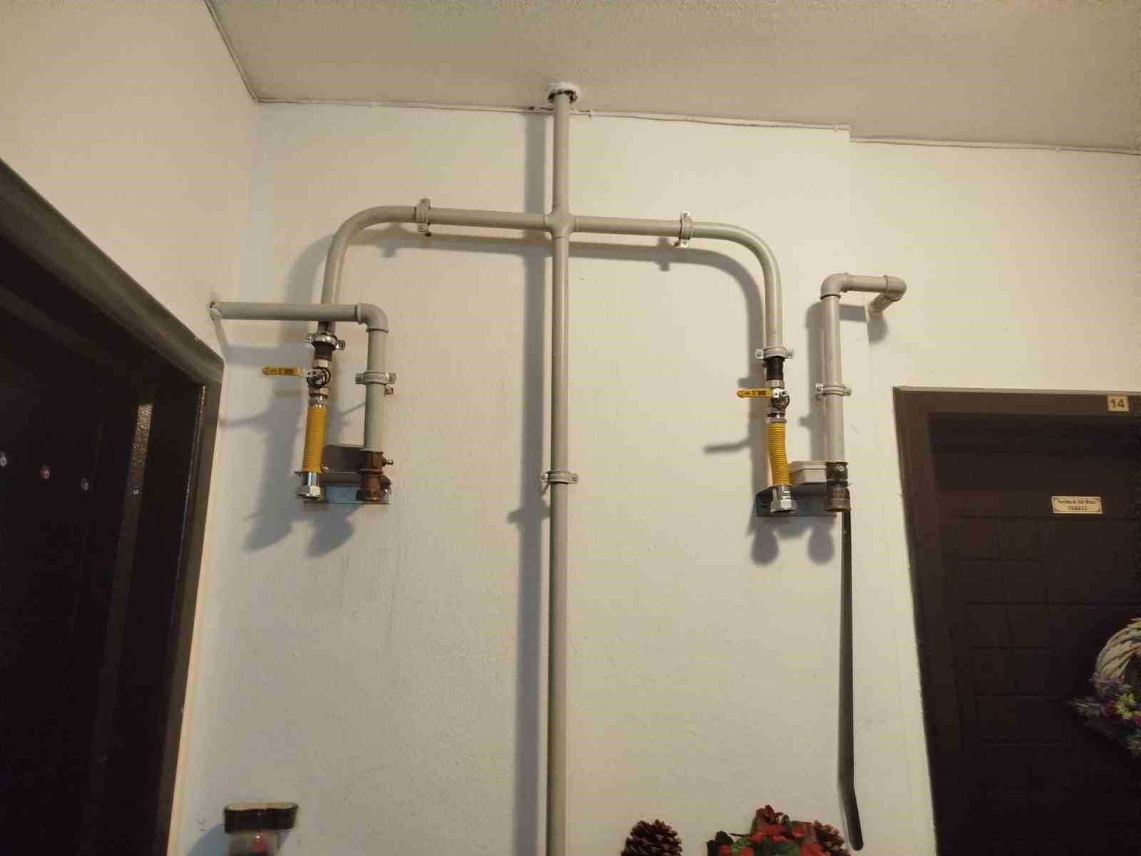 dogalgaz-hattina-su-borusunu-bagladilar-vatandaslar-hem-susuz-hem-de-dogal-gazsiz-kaldi